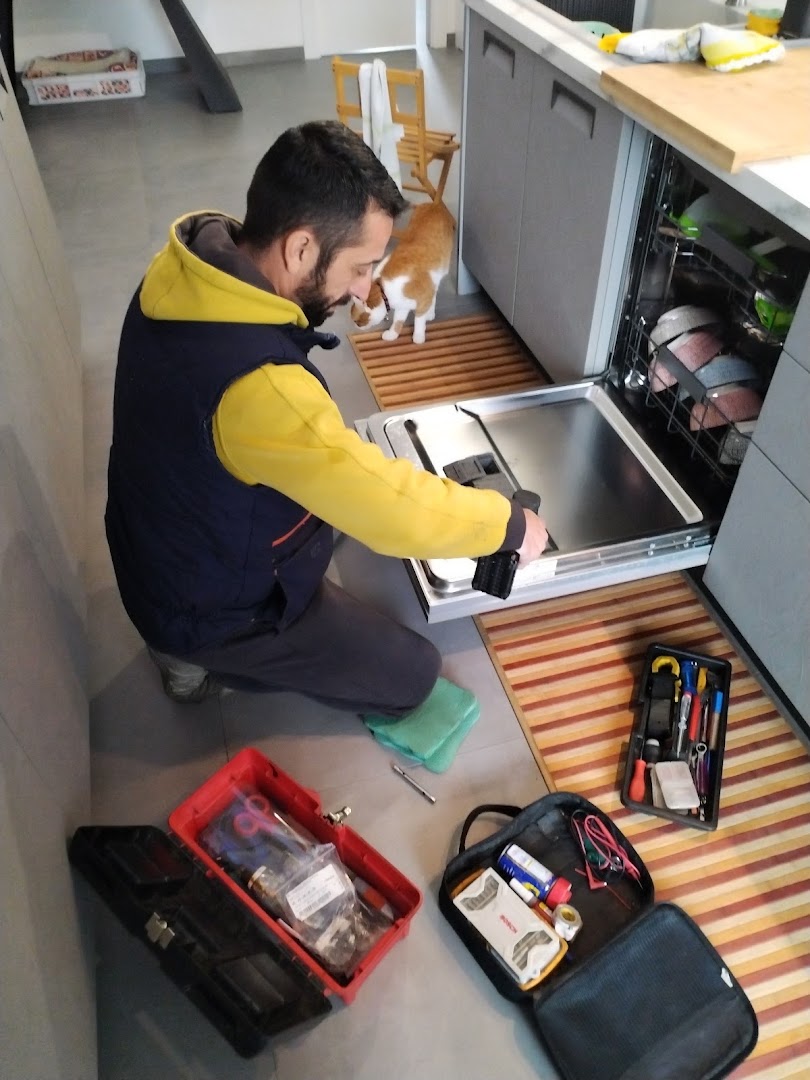 Roberto tecnico riparazioni e installazioni elettrodomestici — Foto 6